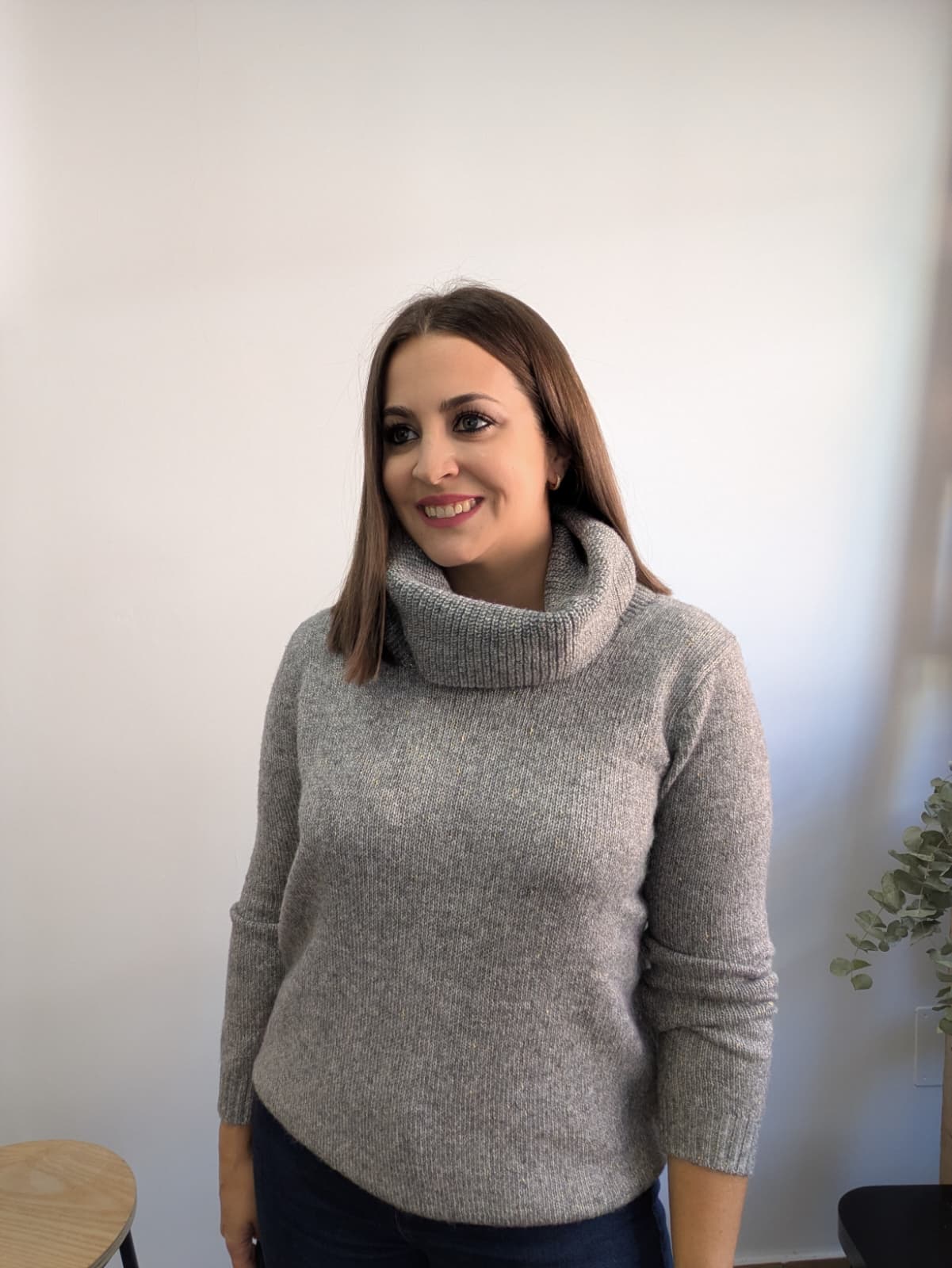 jersey cuello cisne en gris