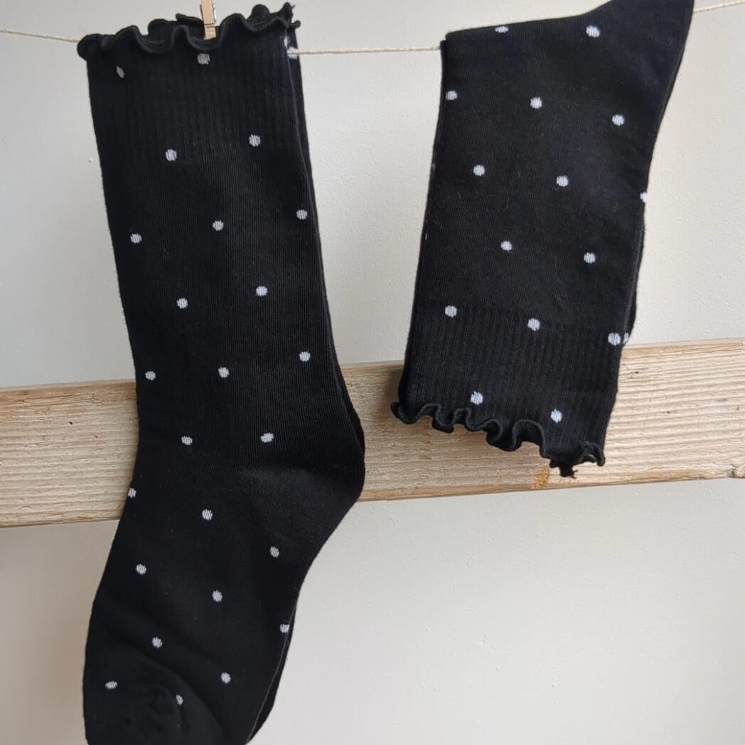Calcetín Negro de Topos con Volante Blanco